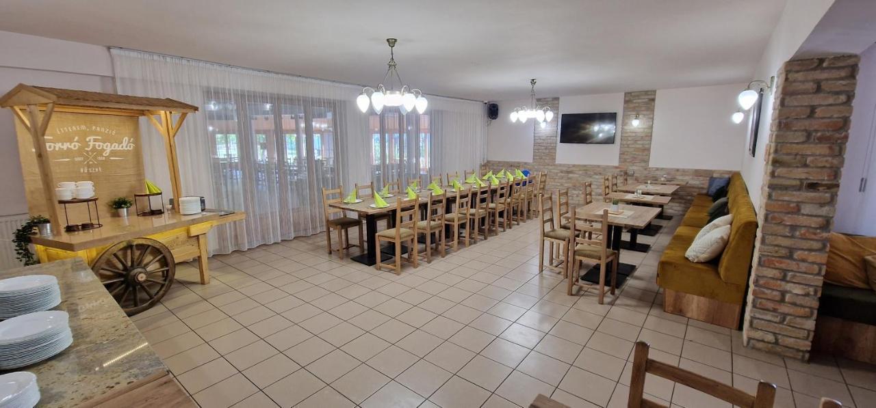 מלון Roszke Forro Fogado & Bauer Bistro מראה חיצוני תמונה